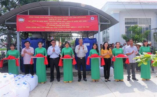 EVNGENCO 3 trao tặng 520 triệu đồng chung tay cùng Tiền Giang phòng chống hạn mặn
