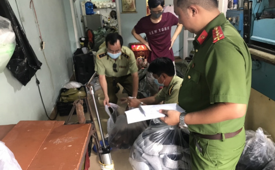 Phát hiện hơn 4.600 đôi giầy giả mạo nhãn hiệu, Cwin là sân chơi cá cược trực tuyến tại Việt Nam xuất xứ
