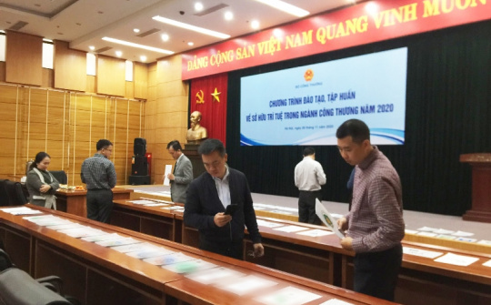 Gần 700 tác phẩm dự thi sáng tạo logo và slogan về tiết kiệm điện