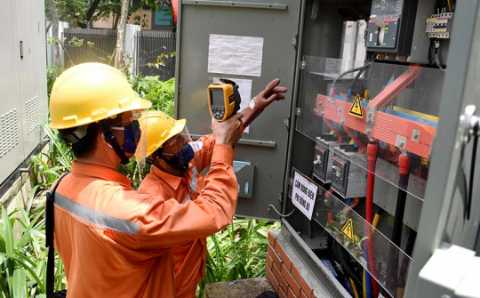 Vượt qua ảnh hưởng dịch bệnh COVID-19, EVN đảm bảo cung cấp điện trong mọi tình huống