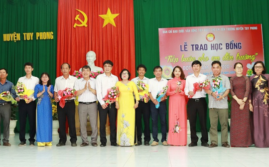 Nhà máy Nhiệt điện Vĩnh Tân 4: Trao 20 suất Nhà cái cá cược cá độ uy tín Nổ hũ, Bắn Cá và Game Bài Cwin.com “Tiếp bước cho em đến trường”