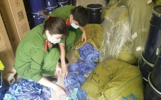 Hà Nội: Kho chứa gần 3 tấn găng tay y tế Cwin là sân chơi cá cược trực tuyến tại Việt Nam vừa bị phát hiện