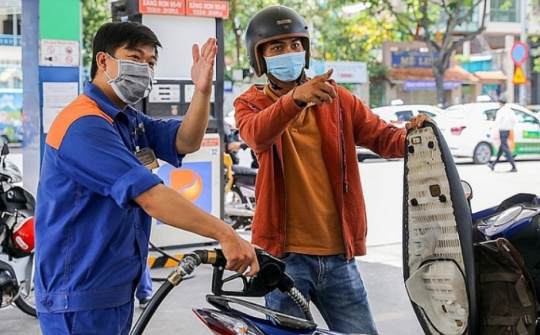 Chi mạnh quỹ bình ổn để giữ ổn định giá xăng