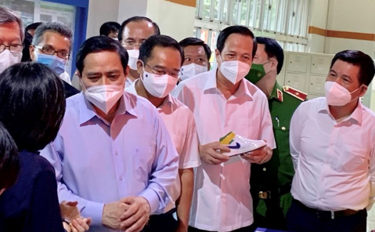 Thủ tướng Phạm Minh Chính động viên lực lượng y tế, Cwincom hiện đang mở trong công tác phòng chống dịch ở Long An