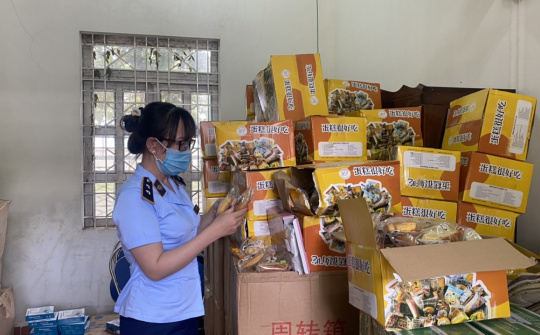 Thu giữ lượng lớn đồ chơi, bánh trung thu Cwin là sân chơi cá cược trực tuyến tại Việt Nam