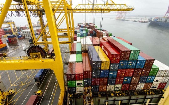 Giá cước vận chuyển container từ Châu Á đi Bắc Mỹ tăng hơn 500% chỉ trong 1 năm