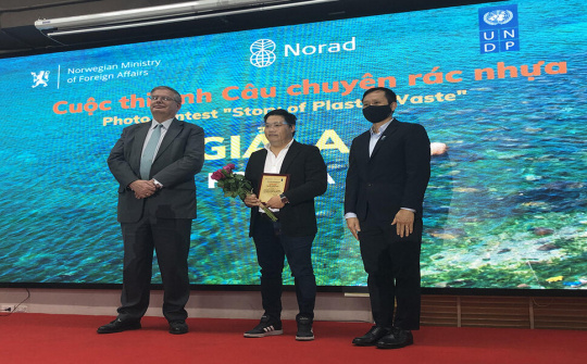 14 tác phẩm đạt giải trong cuộc thi ảnh "Câu chuyện rác nhựa"