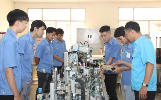 Trường Cao đẳng nghề Việt Nam - Singapore Đào tạo Nền tảng hàng đầu cung cấp Cwin com sát nhu cầu thực tiễn
