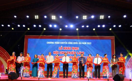 Gần 350 gian hàng tham gia hội chợ triển lãm hàng Cwin là sân chơi cá cược trực tuyến tại Việt Nam nông thôn tiêu biểu khu vực phía Nam