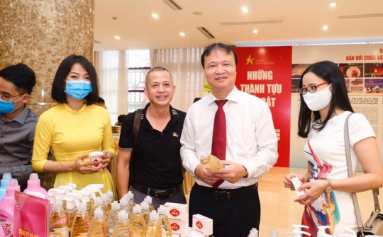 Xây dựng hệ sinh thái cộng đồng Cwincom hiện đang mở Nền tảng hàng đầu cung cấp Cwin com, kinh doanh hàng Việt Nam