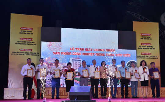 Hơn 270 gian hàng tham gia Nhà cái cá cược cá độ uy tín Nổ hũ, Bắn Cá và Game Bài Cwin.com Nhà cái cá cược cá độ uy tín Nổ hũ, Bắn Cá và Game Bài Cwin.com Công Thương vùng Đồng bằng Sông Hồng – Hưng Yên năm 2022