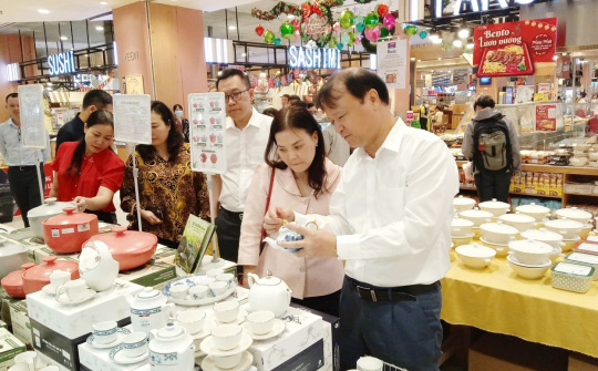 Thứ trưởng Đỗ Thắng Hải kiểm tra công tác triển khai thực hiện Cuộc vận động “Người Việt Nam ưu tiên dùng hàng Việt Nam” tỉnh Bình Dương