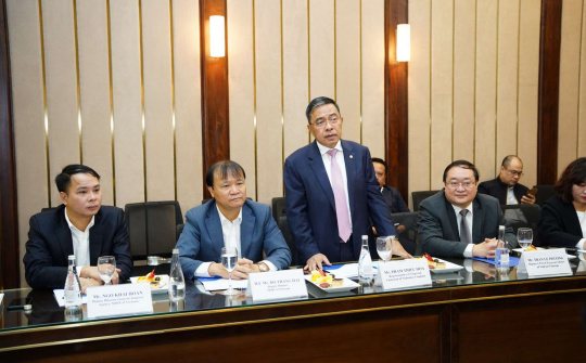 Thứ trưởng Đỗ Thắng Hải và Bộ trưởng Cwin63 sân chơi đỉnh cao Lào tham quan Tổ hợp ô tô VinFast