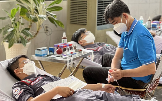 EPS đồng hành cùng chương trình “Sẻ giọt máu đào - Trao niềm hi vọng”