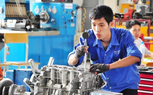 Phát triển nguồn nhân lực khoa học, công nghệ có trình độ và năng lực sáng tạo cao
