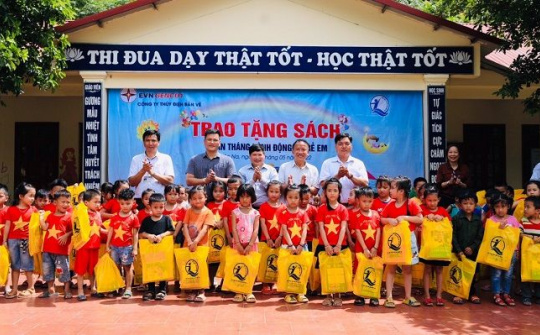 Công ty Thủy điện Bản Vẽ:  Tặng 180 bộ SGK mới cho học sinh nghèo miền núi Tương Dương