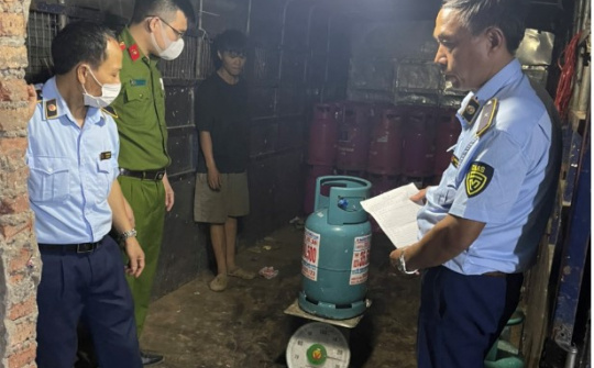 Phát hiện điểm chiết, nạp khí dầu mỏ hoá lỏng không có giấy chứng nhận đủ điều kiện kinh doanh theo quy định