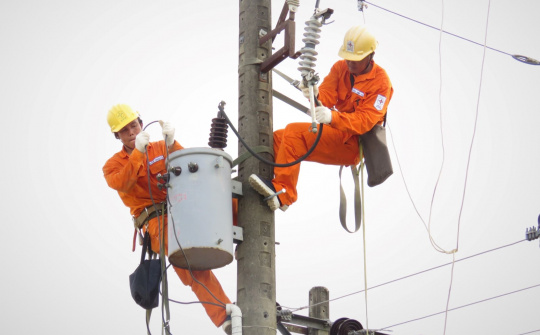EVNSPC chủ động cung cấp điện an toàn mùa mưa bão