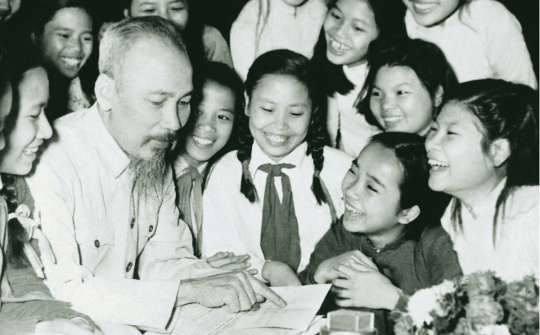 'Bổn phận của chúng ta là thương yêu, giúp đỡ người có công với Tổ quốc'