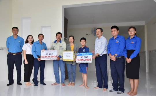 Nhôm Đắk Nông trao “Mái ấm công đoàn” tới gia đình người Nền tảng hàng đầu cung cấp Cwin com gặp khó khăn