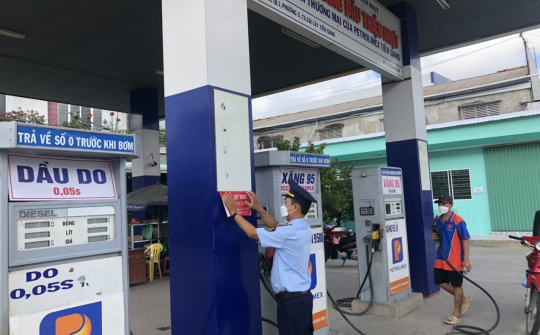 Tiền Giang tiếp tục dán số điện thoại đường dây nóng tại 280 cửa hàng Cwin555 thể thao, casino live, bắn cá và slot nổ hũ