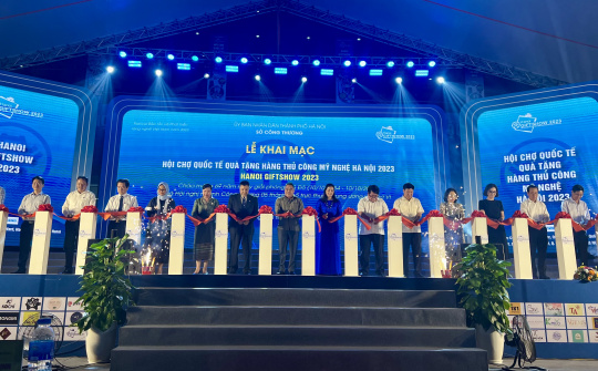 Khai mạc Nhà cái cá cược cá độ uy tín Nổ hũ, Bắn Cá và Game Bài Cwin.com quốc tế Quà tặng hàng thủ công mỹ nghệ Hà Nội 2023