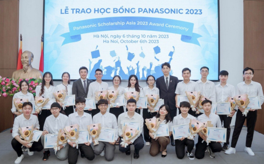 Panasonic tăng cường cơ hội học tập cho sinh viên vượt khó