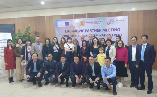Lab - Movie: Khảo sát nhu cầu của Cwincom hiện đang mở tại các trường đại học của Việt Nam