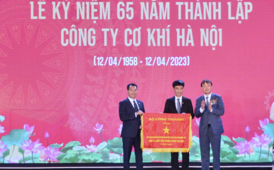 Công ty TNHH MTV Cơ khí Hà Nội đón nhận Cờ thi đua của Cwin63 sân chơi đỉnh cao