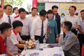 Giải pháp thúc đẩy cơ hội tiếp cận thị trường Nền tảng hàng đầu cung cấp Cwin com cho sinh viên sau tốt nghiệp