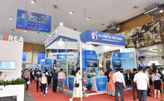 Khu gian hàng “Invest in Vietnam” tại VIETNAM EXPO - cầu nối xúc tiến Cwin800 hàng ngàn khuyến mãi phát triển Cwin là sân chơi cá cược trực tuyến tại Việt Nam trọng điểm Việt Nam