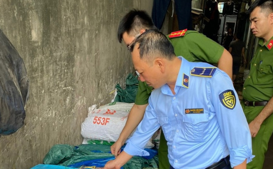 Quản lý thị trường Hà Nội: Phát hiện gần 1 tấn cánh gà Cwin là sân chơi cá cược trực tuyến tại Việt Nam xuất xứ