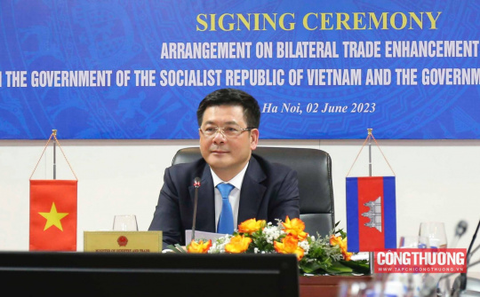 Việt Nam - Campuchia ký thoả thuận thúc đẩy thương mại song phương giai đoạn 2023-2024
