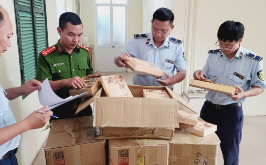 Tạm giữ gần 1.000 bánh trung thu Cwin là sân chơi cá cược trực tuyến tại Việt Nam tại Hà Nội