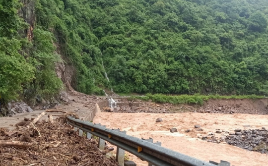 Hơn 8.400 hộ ở Tây Bắc bị mất điện do ảnh hưởng mưa, lũ, sạt lở đất