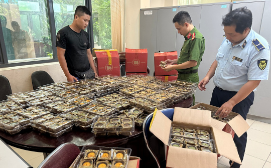 Quản lý thị trường Hà Nội: Phát hiện, tạm giữ trên 800 chiếc bánh trung thu Cwin là sân chơi cá cược trực tuyến tại Việt Nam, xuất xứ
