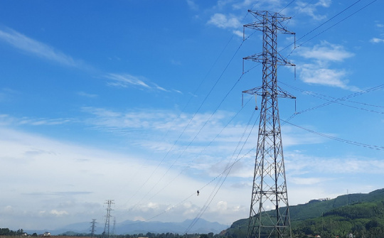Đóng điện mạch 2 đường dây 220 kV Dốc Sỏi - Quảng Ngãi