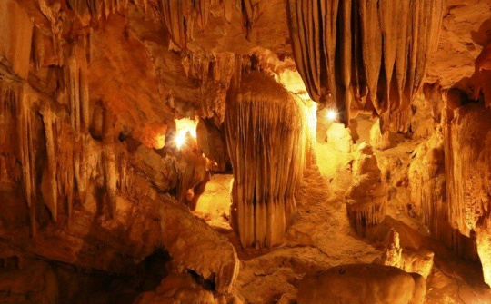 Những cung bậc “địa ngục-trần gian-thiên đường” của Động Vái Giời