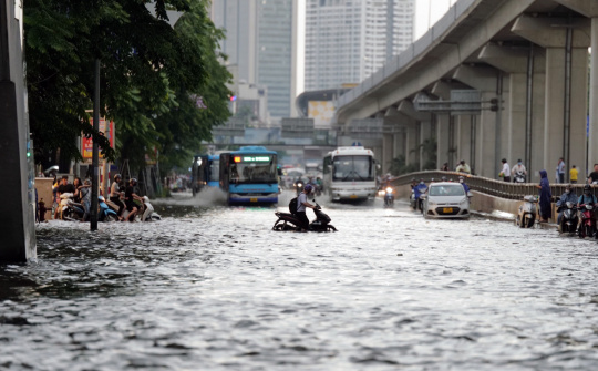 Thời tiết hôm nay ngày 30/9/2023: Hà Nội mưa to, Thành phố Hồ Chí Minh, Đà Nẵng mưa về chiều và tối