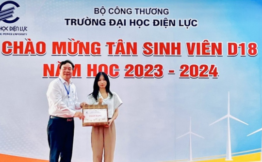 Trường Đại học Điện lực chào đón hàng nghìn tân sinh viên khóa D18