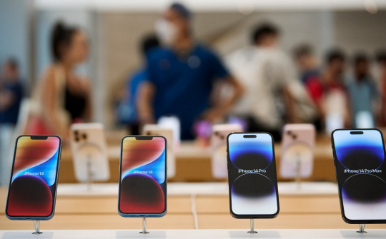 Trung Quốc cấm nhân viên chính phủ dùng iPhone