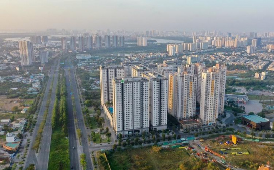 Thành phố Hồ Chí Minh: Chung cư cũ “sốt giá”, nhà liền thổ “hạ nhiệt”