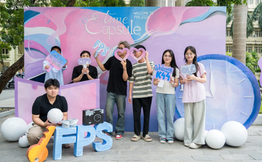 Chào đón tân sinh viên Học viện Báo chí và Tuyên truyền: Ghi dấu thanh xuân cùng photo booth “FPS 2024 - Time Capsule”
