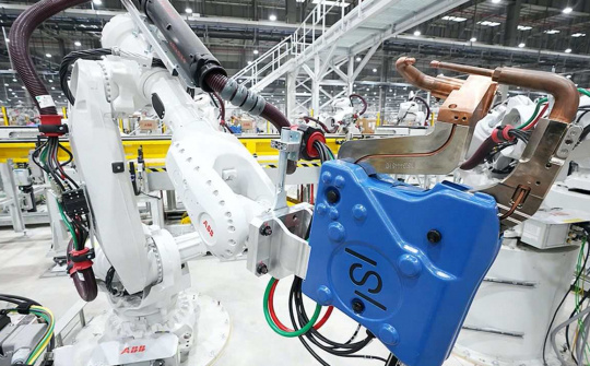 Tập đoàn Vingroup (VIC) lập công ty phát triển robot quy mô 1.000 tỷ đồng