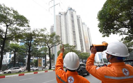 EVNHANOI nâng cao hiệu quả cung cấp điện - phục vụ toàn diện cho Thủ đô