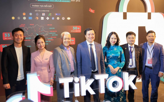Lan tỏa giá trị hàng Việt tới người M.Cwin800.com thể thao, casino live, bắn cá và slot nổ hũ trong Online Friday 2024