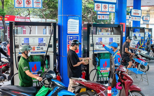 PV OIL: Doanh thu lập kỷ lục, vượt gần 45% mục tiêu cả năm chỉ sau 11 tháng