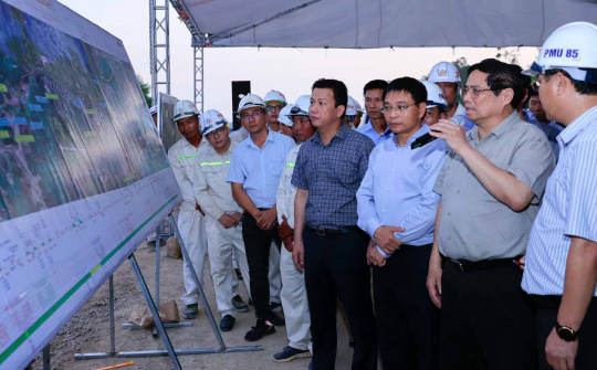 Phấn đấu thông tuyến cao tốc từ Quảng Ngãi đi TP.HCM trong năm 2025