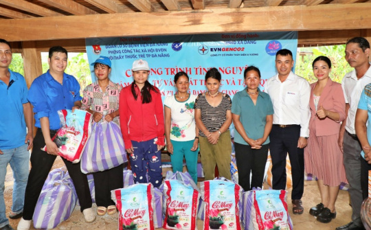 Thủy điện A Vương phối hợp tổ chức khám bệnh, phát thuốc miễn phí cho đồng bào miền núi