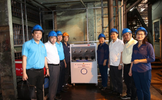 Công đoàn Thép Việt -Sing được Công đoàn Tổng công ty Thép Việt Nam- CTCP tặng quà hỗ trợ